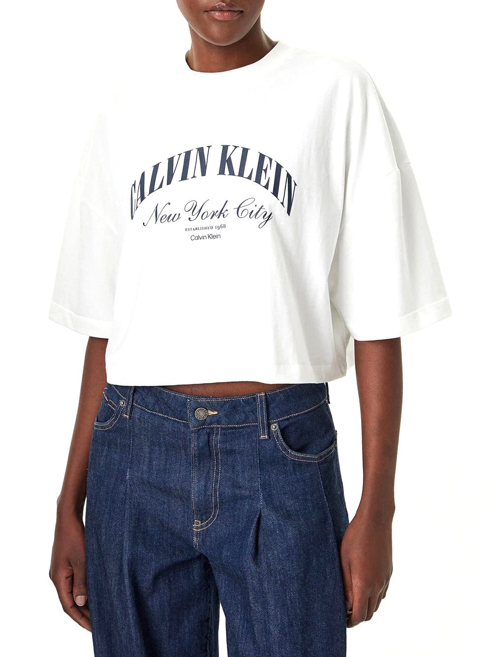 CALVIN2 2USCITA T-shirt Calvin Klein Con Logo In Stile College Corta - Bianco