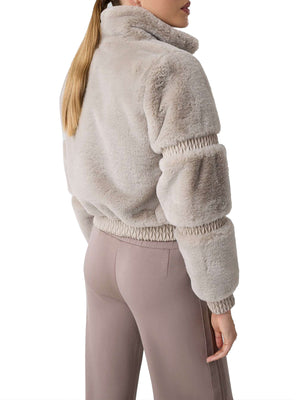 GUESS ATHLEISURE 2 USCITA Giacca Guess Carla Faux Fur High Neck - Beige