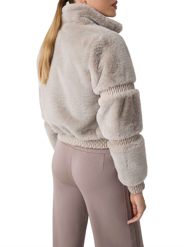 GUESS ATHLEISURE 2 USCITA Giacca Guess Carla Faux Fur High Neck - Beige